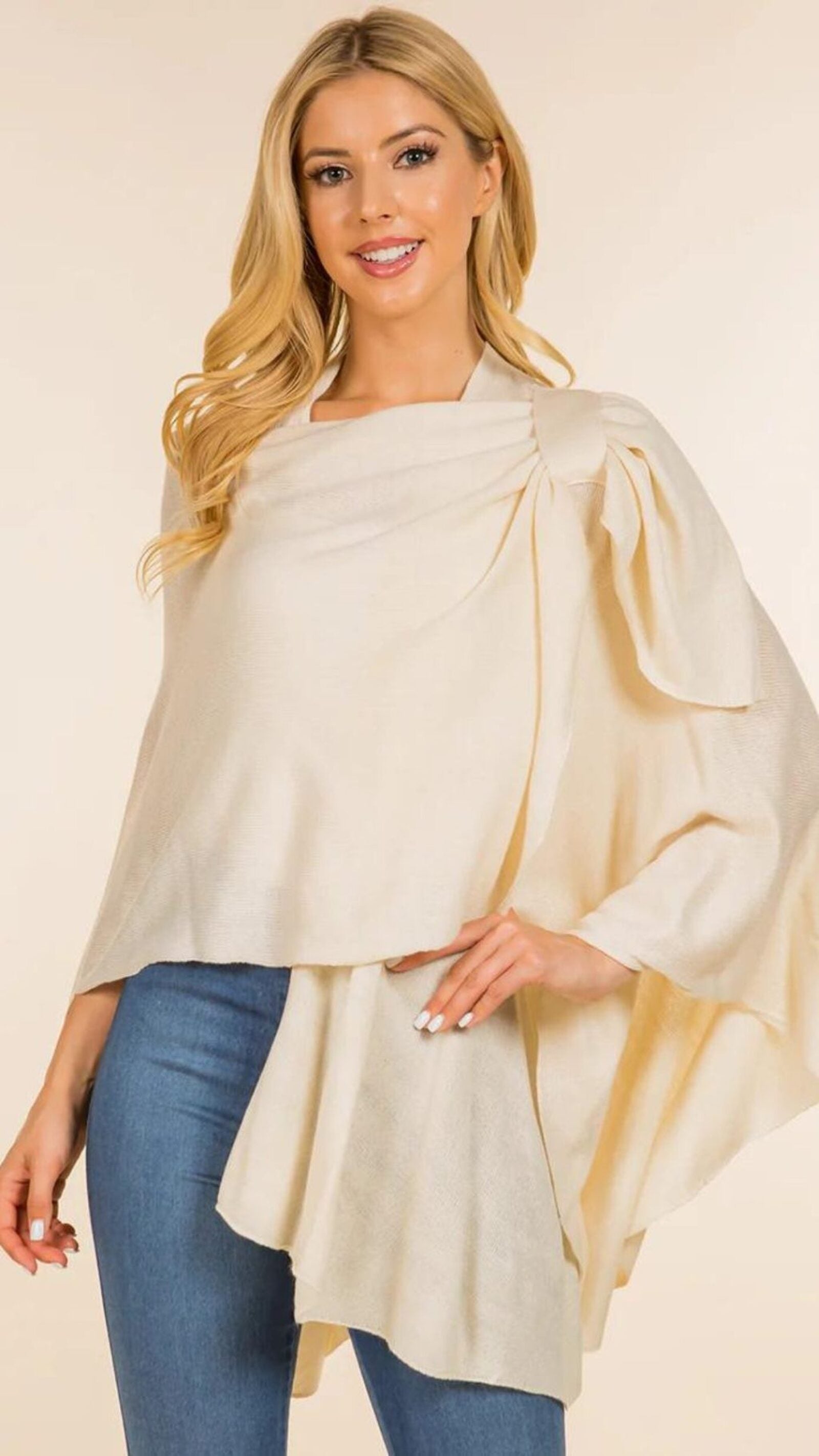 Shawl with loop Ivory