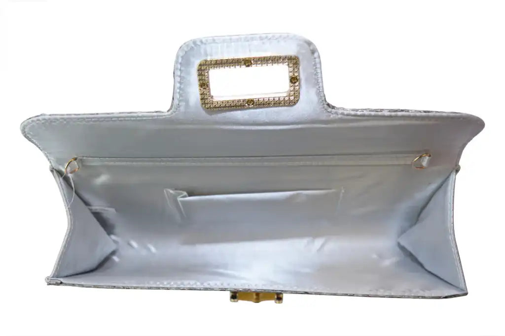 BC STRAW CLUTCH INTERIOR