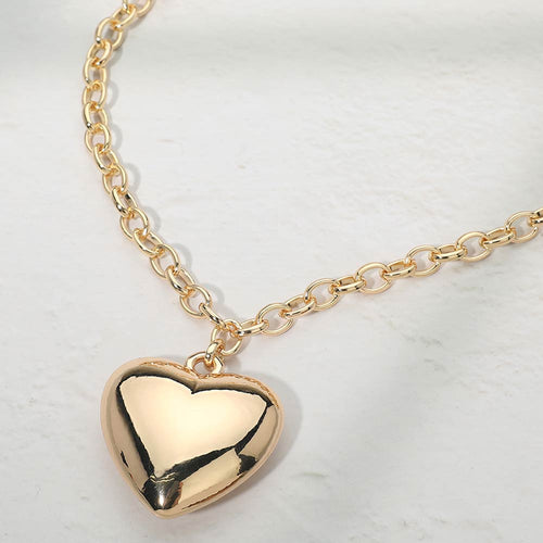 CHUNKY HEART PENDANT LONG CHAIN CLOSE UP